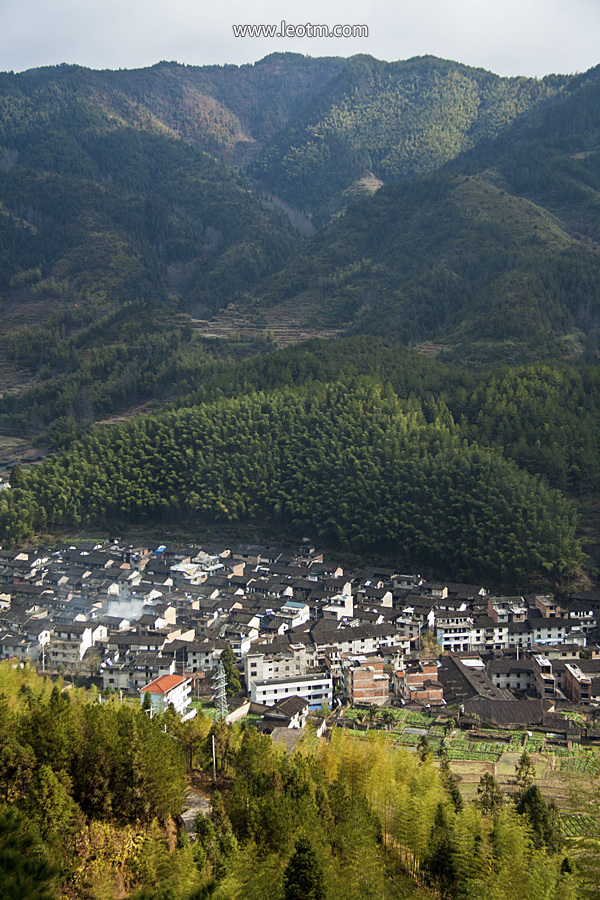 从揽翠亭远眺整个月山村