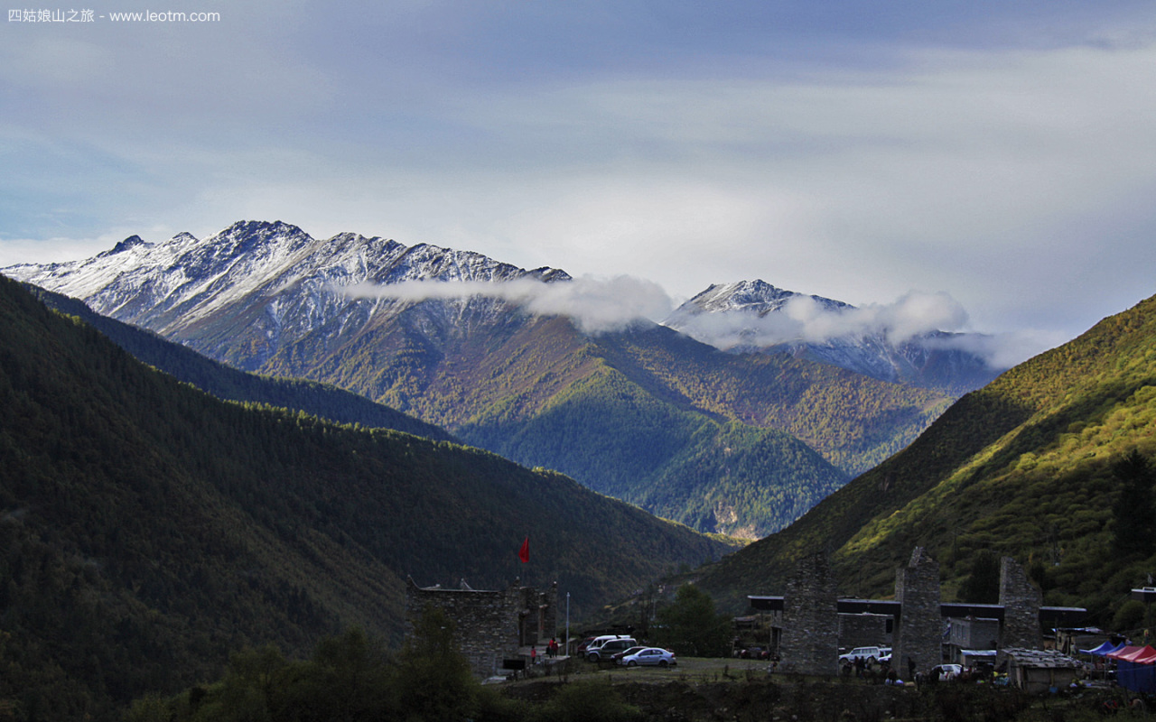 对面的雪山
