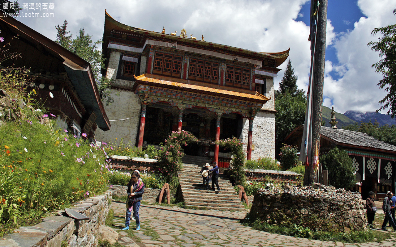 湖心岛上的寺庙